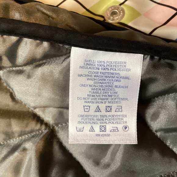 Land’s End Quilted Black Vest - Picture 7 of 7